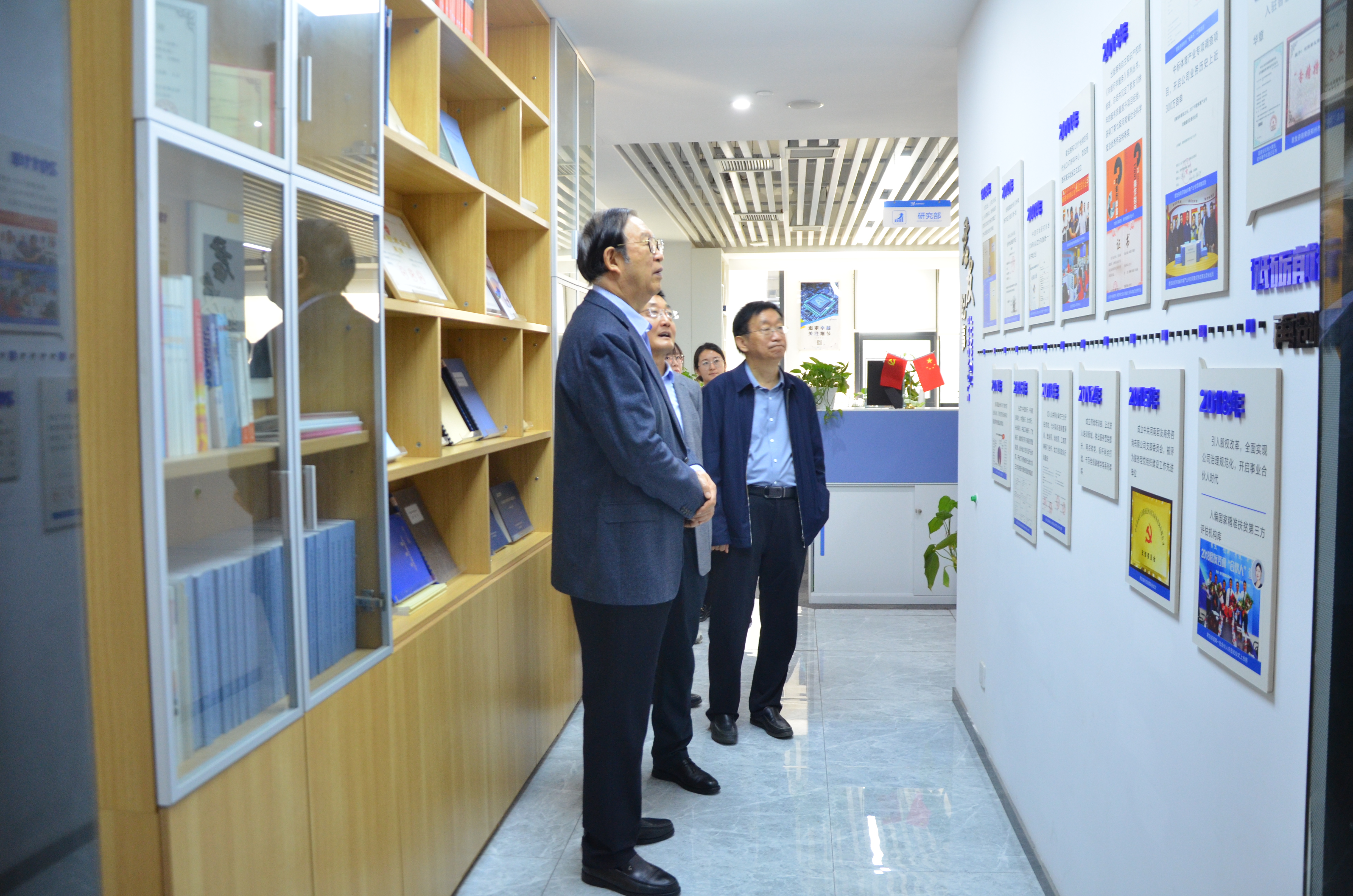 参观公司7.JPG